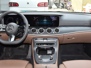 2022Ŀ E 300 L \ӺA п_