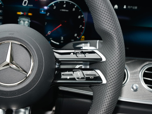 2022Ŀ E 300 L \(yn)(dng)F п؅^(q)