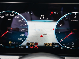 2022Ŀ E 300 L \F п؅^