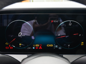 2022Ŀ E 300 L \F п؅^(q)