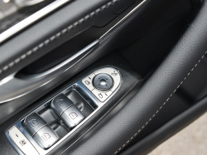 2022Ŀ E 300 L \F п؅^(q)