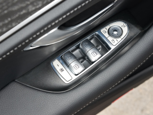 2022Ŀ E 300 L \F п؅^(q)