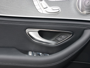 2022Ŀ E 300 L \F п؅^(q)