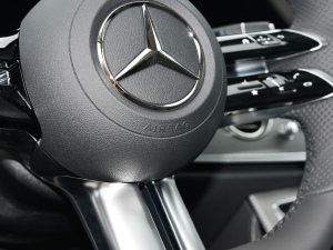 2022Ŀ E 300 L \F п؅^(q)