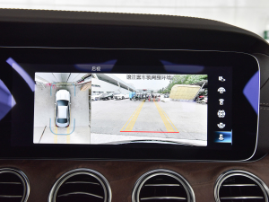 2022Ŀ E 300 L r п؅^