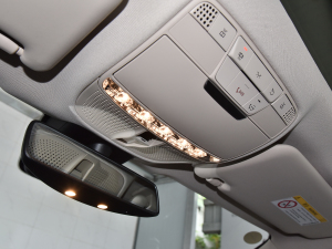 2022Ŀ E 300 L r п؅^