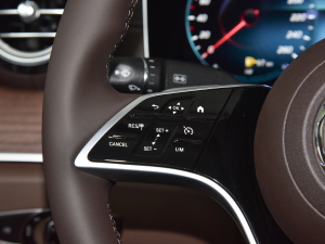 2022Ŀ E 300 L r п؅^