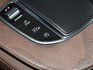 2022Ŀ E 300 L r п؅^