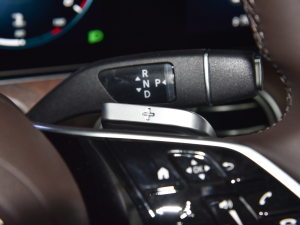 2022Ŀ E 300 L r п؅^