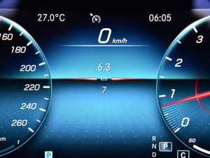 2022Ŀ E 300 L r п؅^