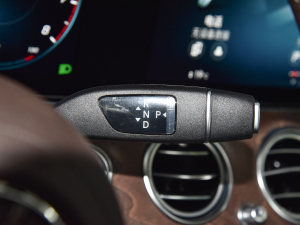 2022Ŀ E 300 L r п؅^