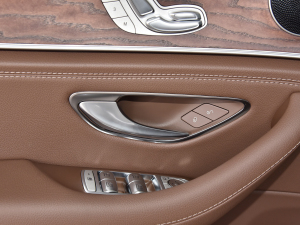 2022Ŀ E 300 L r п؅^