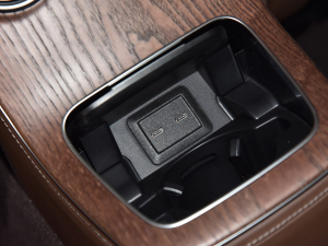 2022Ŀ E 300 L r п؅^