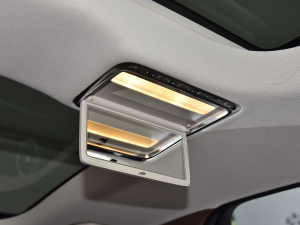 2022Ŀ E 300 L r п؅^