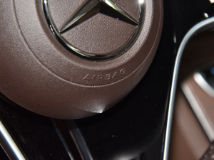 2022Ŀ E 300 L r п؅^