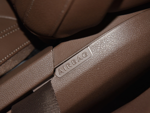 2022Ŀ E 300 L r п؅^