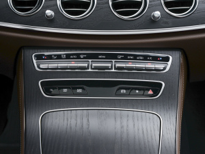 2022Ŀ E 300 L \(yn)(dng)A {(dio){(dio)(ji)