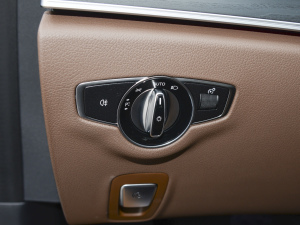 2022Ŀ E 300 L \ӺA п؅^(q)