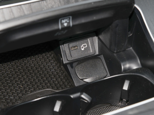 2022Ŀ E 300 L \ӺA п؅^(q)