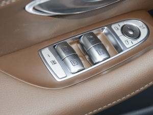 2022Ŀ E 300 L \ӺA п؅^(q)