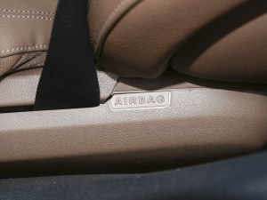 2022Ŀ E 300 L \ӺA п؅^(q)