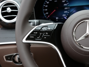 2022Ŀ E 300 L A п؅^