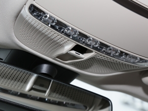 2022Ŀ E 300 L A п؅^