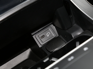 2022Ŀ E 300 L A п؅^