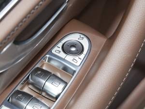 2022Ŀ E 300 L A п؅^