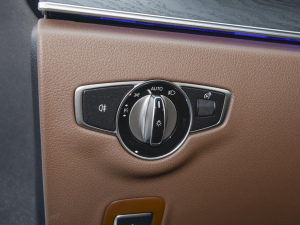 2022Ŀ E 260 L \ п؅^(q)