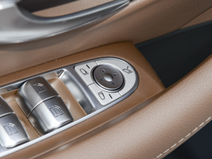 2022Ŀ E 260 L \ п؅^(q)