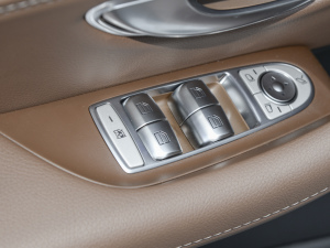 2022Ŀ E 260 L \ п؅^(q)