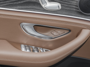 2022Ŀ E 260 L \ п؅^(q)