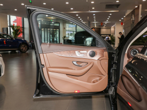 2022Ŀ E 350 e L ʽτI܇ {λ܇T