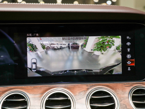 2022Ŀ E 350 e L ʽτI܇ п_@ʾ