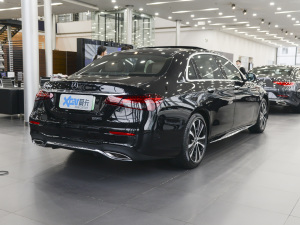 2022款改款 E 350 e L 插电式混合动力运动轿车 右后45度