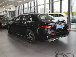 2022款改款 E 350 e L 插电式混合动力运动轿车 左后45度