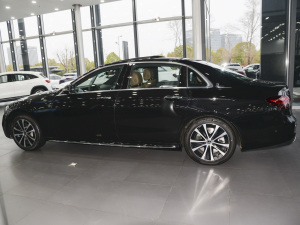 2022款改款 E 350 e L 插电式混合动力运动轿车 正侧（左）