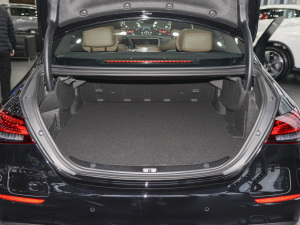 2022款改款 E 350 e L 插电式混合动力运动轿车 行李厢空间