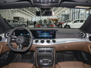 2022款改款 E 350 e L 插电式混合动力运动轿车 内饰全景