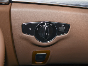 2022Ŀ E 350 e L ʽτ\I܇ п؅^