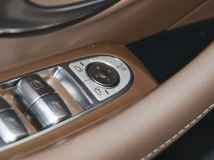 2022Ŀ E 350 e L ʽτ\I܇ п؅^