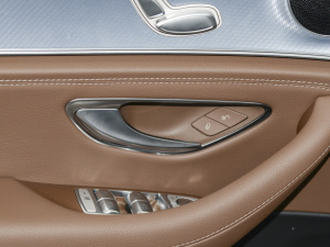 2022Ŀ E 350 e L ʽτ\I܇ п؅^