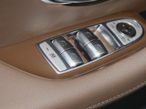 2022Ŀ E 350 e L ʽτ\I܇ п؅^