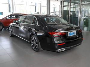 2022款改款二 E 350 e L 插电式混合动力轿车 左后45度