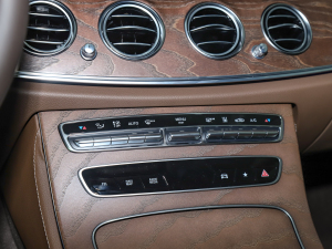 2022Ŀ E 350 e L ʽτ(dng)I܇ {(dio){(dio)(ji)