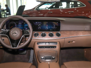 2022Ŀ E 350 e L ʽτ(dng)I܇ п_(ti)