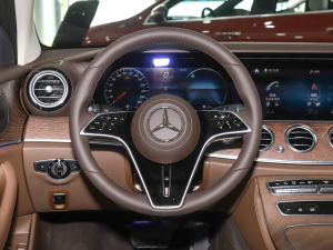 2022款改款二 E 350 e L 插电式混合动力轿车 方向盘