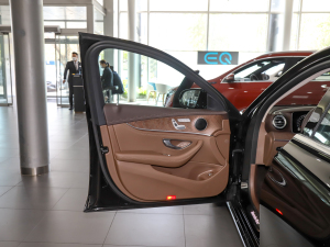 2022Ŀ E 350 e L ʽτ(dng)I܇ {λ܇T