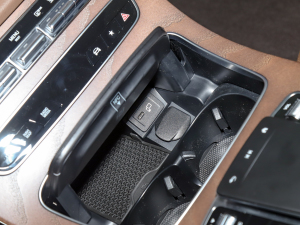 2022Ŀ E 350 e L ʽτI܇ п؅^